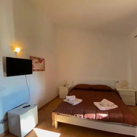 לינה וארוחת בוקר La Coccinella Al Mare סאן תאודורו